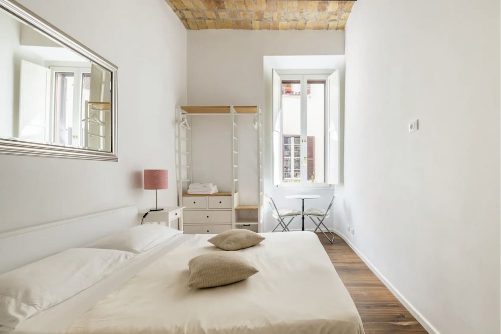 Фото Esquiline Suites