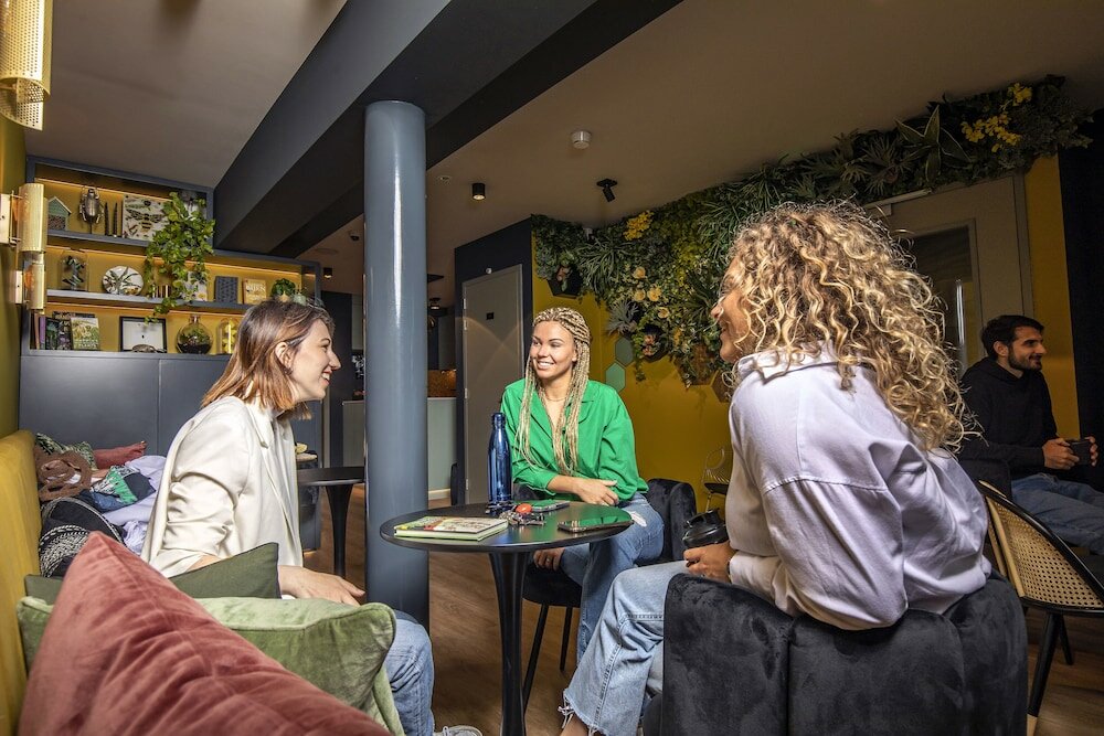 Фото The Bee Hostel