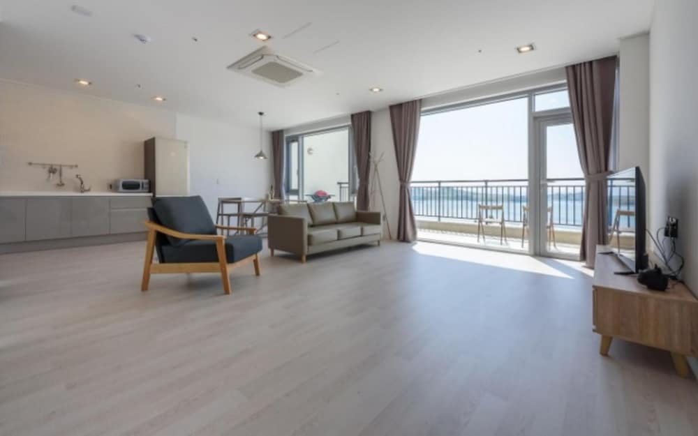 Фото Yeosu Grida Resort Pension