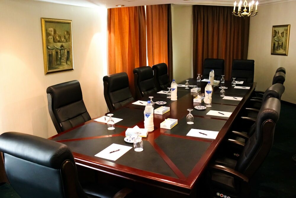 Фото Days Inn by Wyndham Hotel Suites Amman