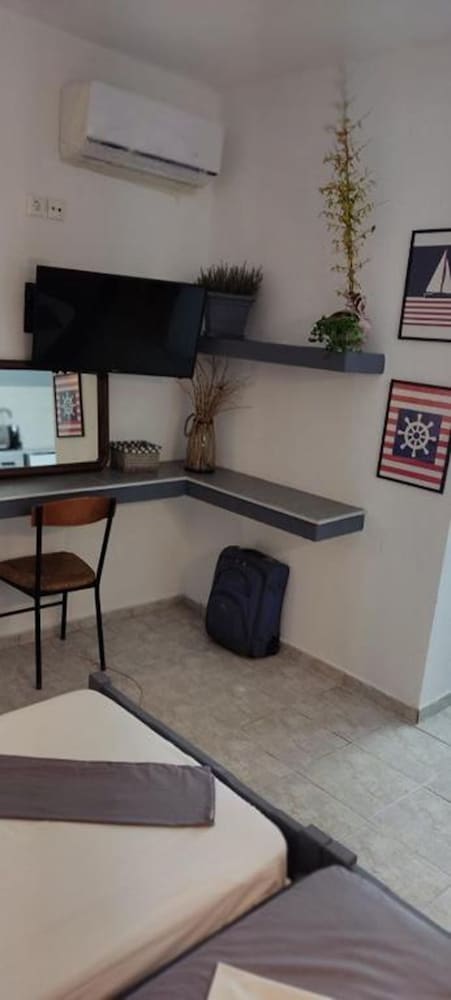 Фото Skiathos Petite Apartments