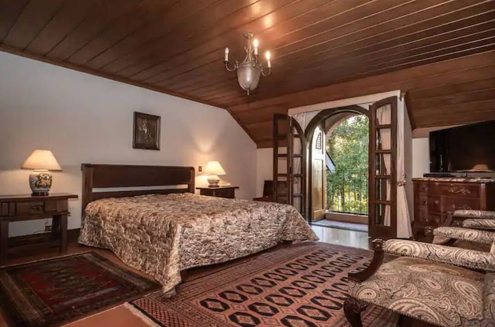 Фото Aconchegante Mansão em Campos do Jordão