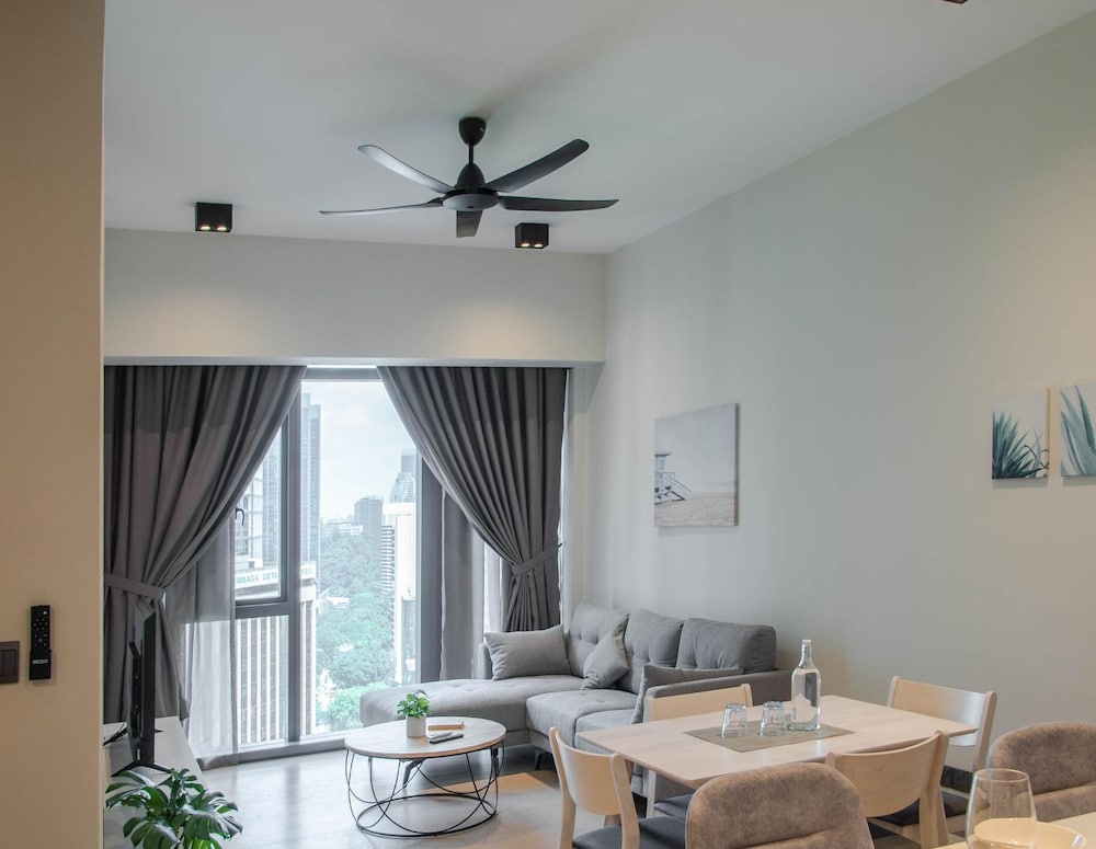 Фото Star Residence by Axquisite Suites