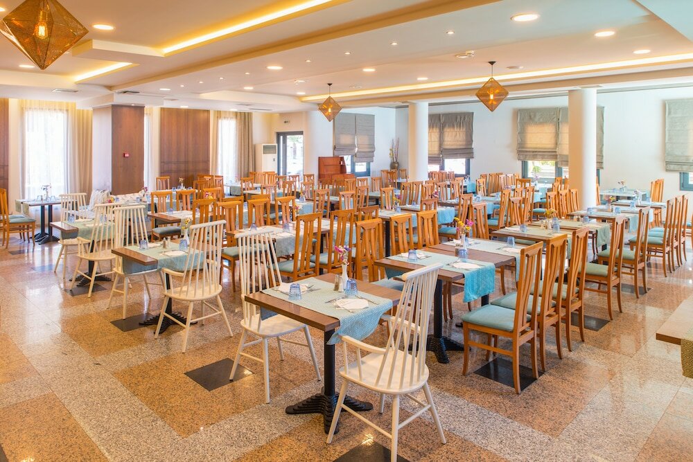 Фото Hotel Mediterranean Resort