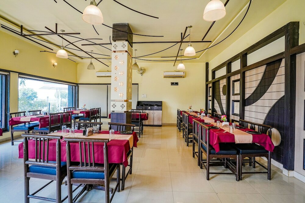 Фото Fabhotel Hi Way Resort