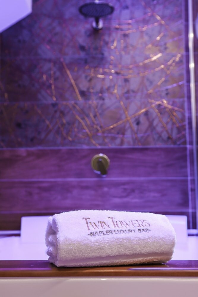 Фото Twin Towers Naples Luxury