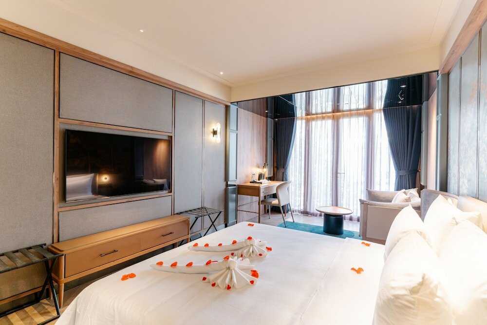 Фото La Passion Premium Cau Go Hotel