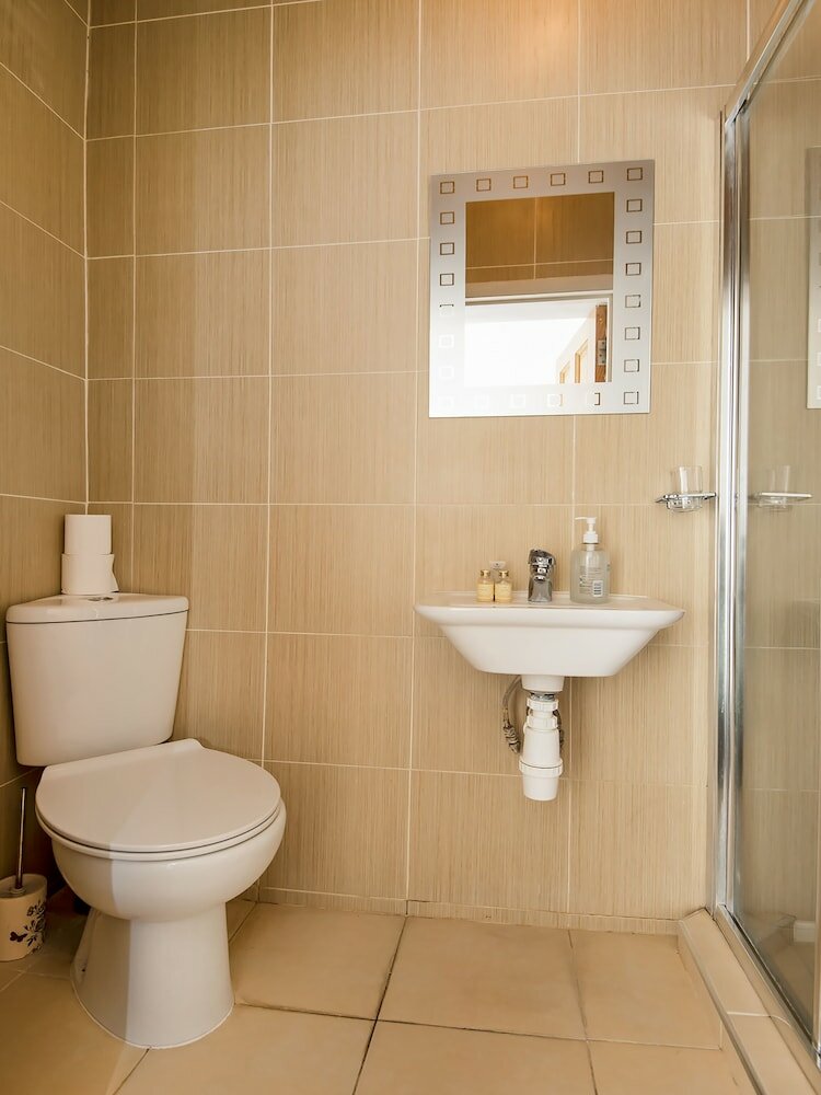 Фото Oyo Vale Lodge