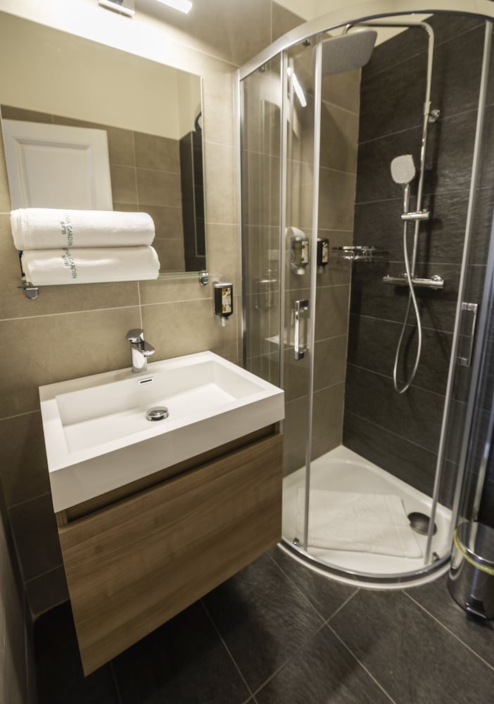 Фото Letna Garden Suites
