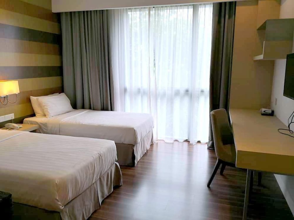 Фото D'majestic Place by Homes Asian 3