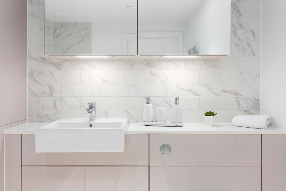 Фото Two Bedroom Serviced Apartment with Balcony in Weymouth Building, Deacon Street