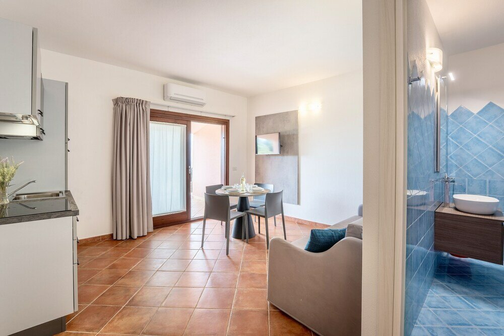 Фото Residence with pool in Isola Rossa