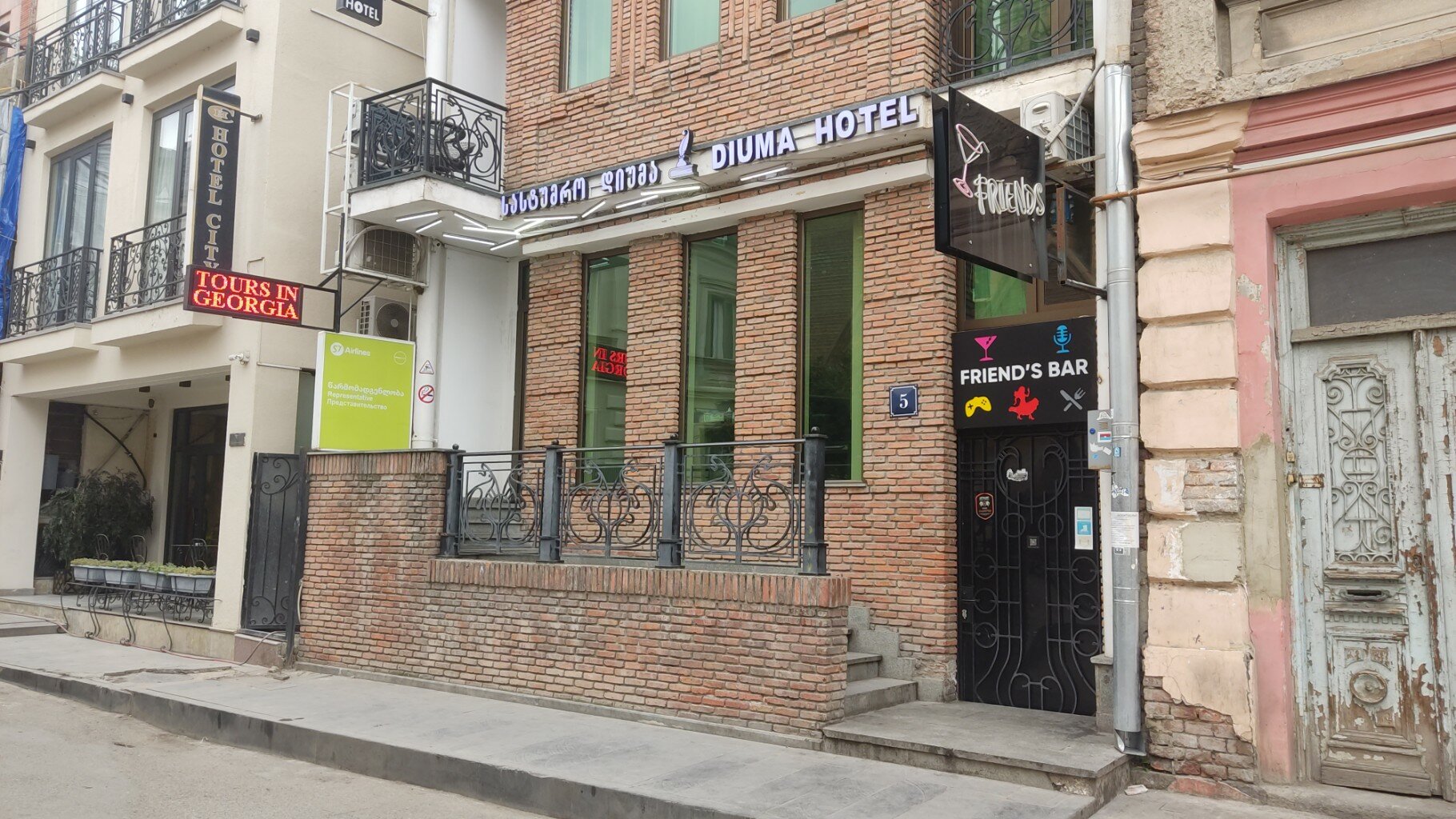 Фото отеля 1