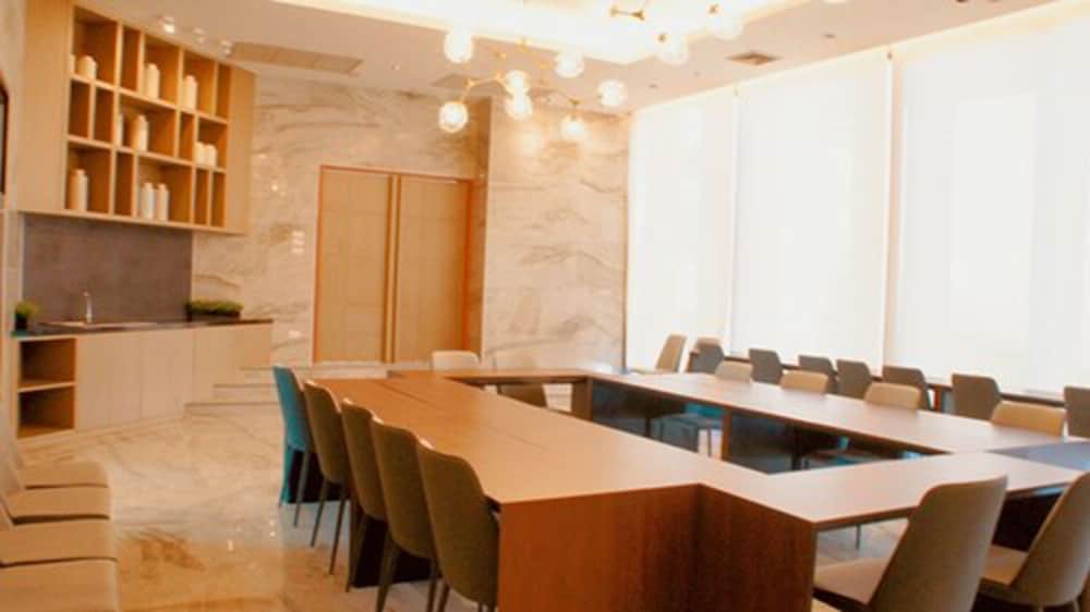 Фото The Astra Luxury Suit condo