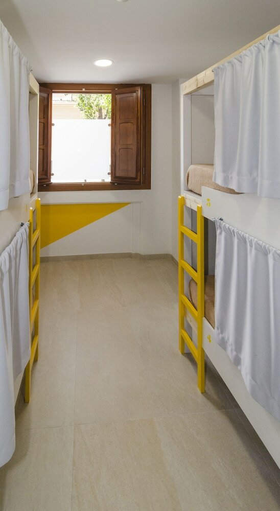 Фото La Fabrica Urban Hostel