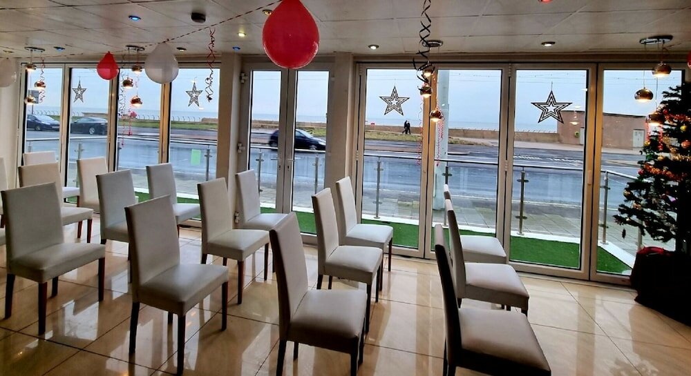 Фото The New Royal Windsor Hotel