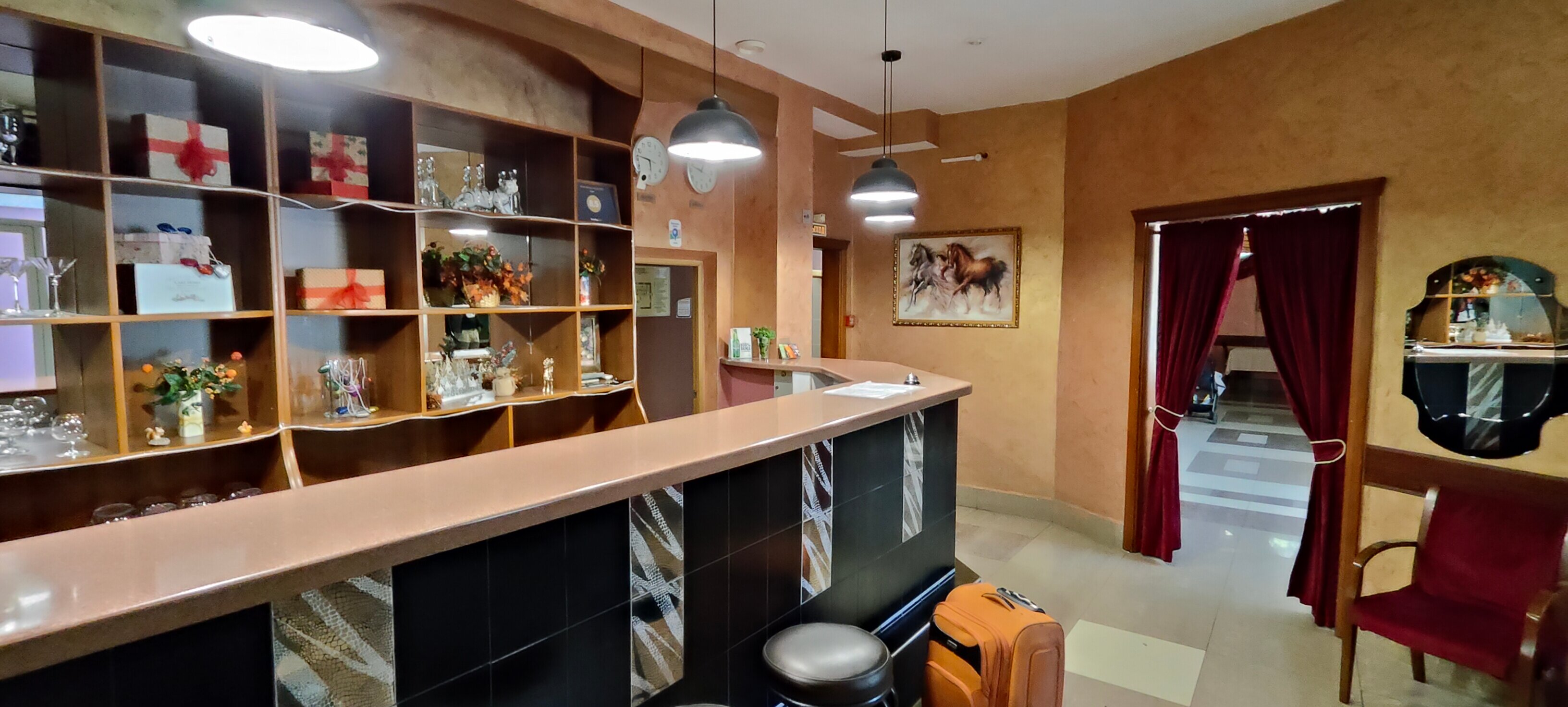 Фото Альпари