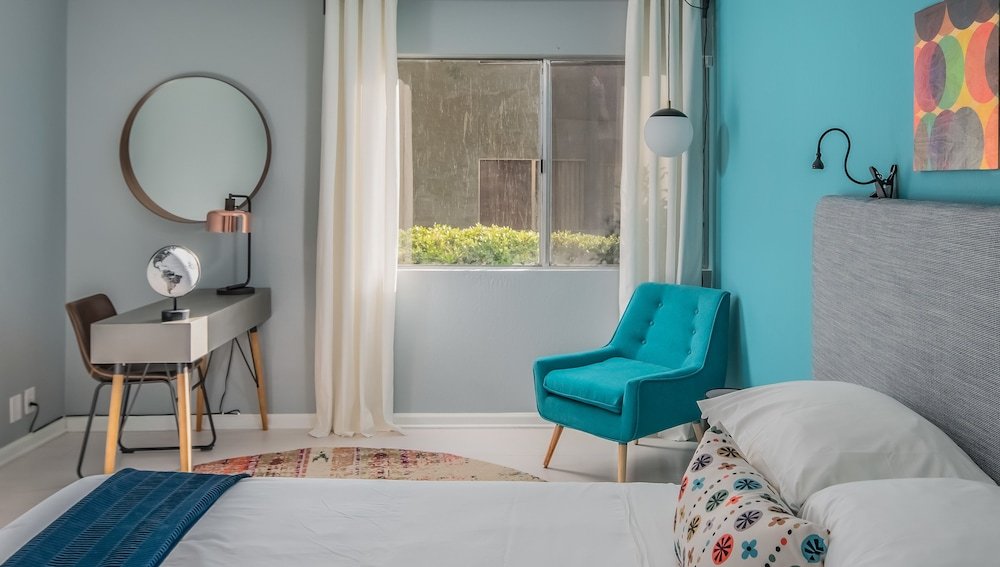 Фото Stylish 1br Apt Old Town by WanderJaunt