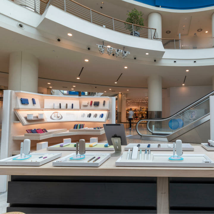 Electronic goods store Iqos Lounge, Campania, photo