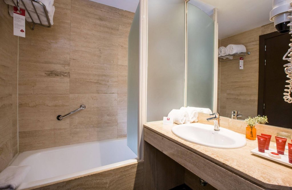 Фото Leonardo Hotel Madrid City Center
