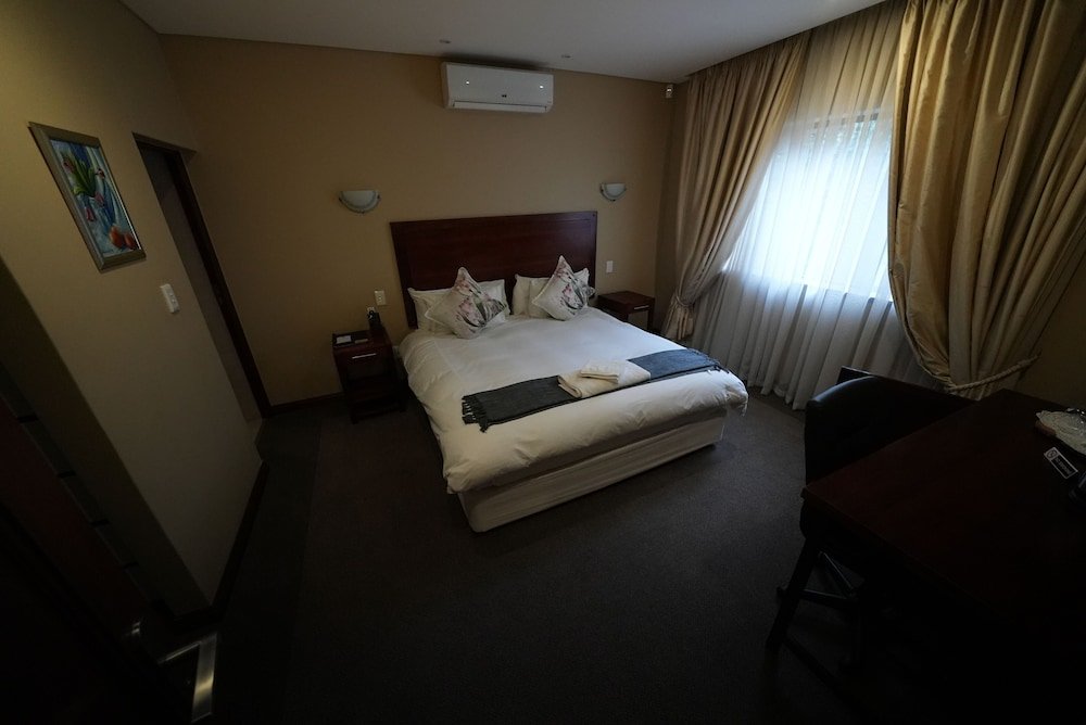 Фото Over The Moon Guesthouse