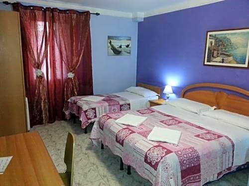 Фото Roxena House