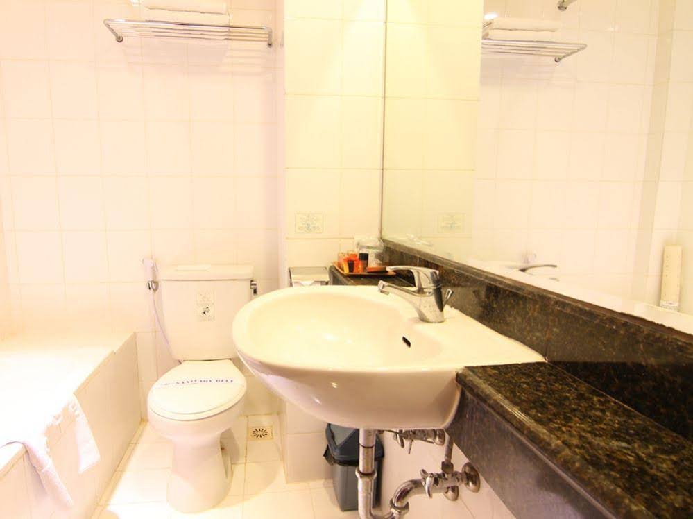 Фото Narita Hotel Surabaya