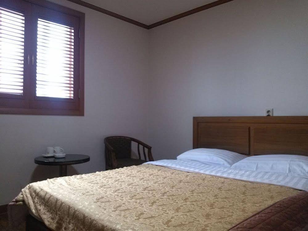 Фото Noble Hotel