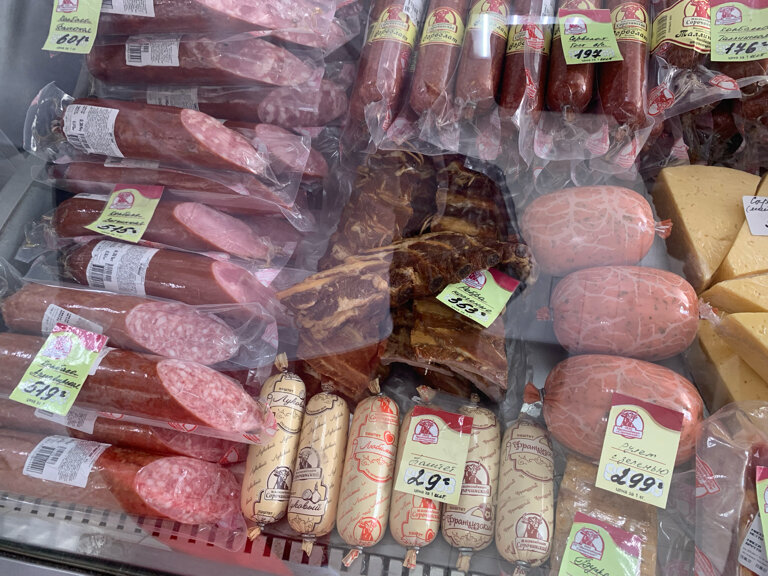 Tienda de carnes, embutidos Firmenny magazin Sorochinskiye kolbasy, , foto