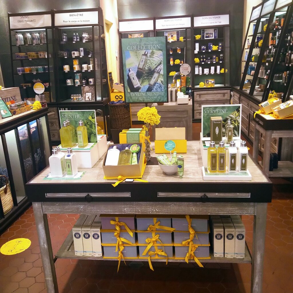 Perfume and cosmetics shop L'occitane EN Provence, Province of Quebec, photo