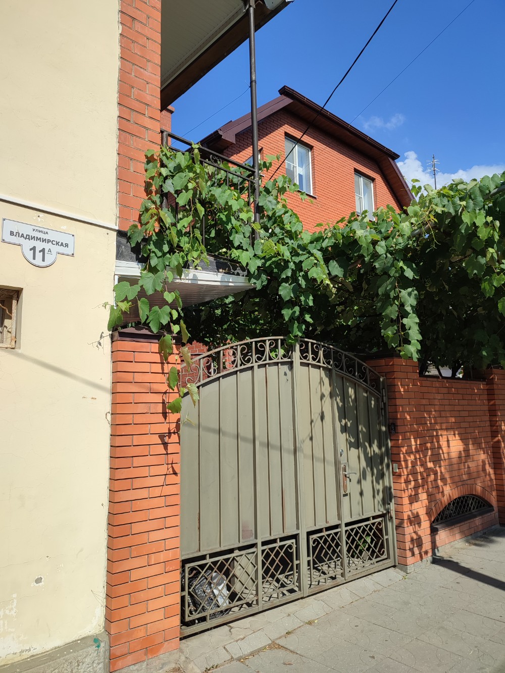 Фото Дворик на Владимирской