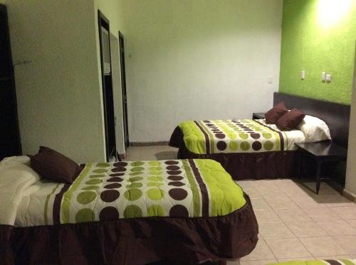 Фото отеля 1