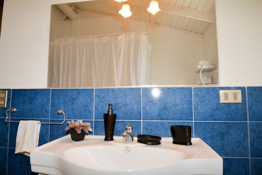 Фото Te Ngahu Bungalows