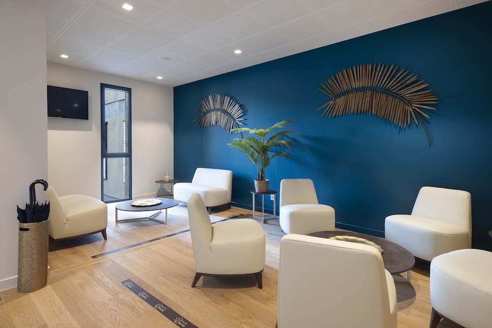 Фото Adonis Le Bastia