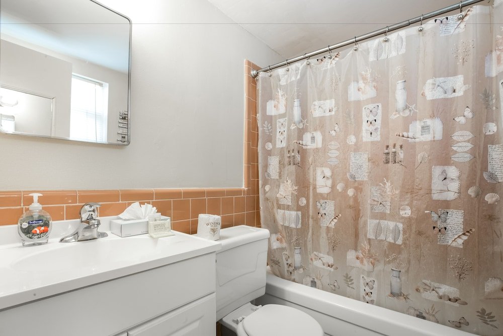 Фото Hideaway Waterfront Resort & Hotel