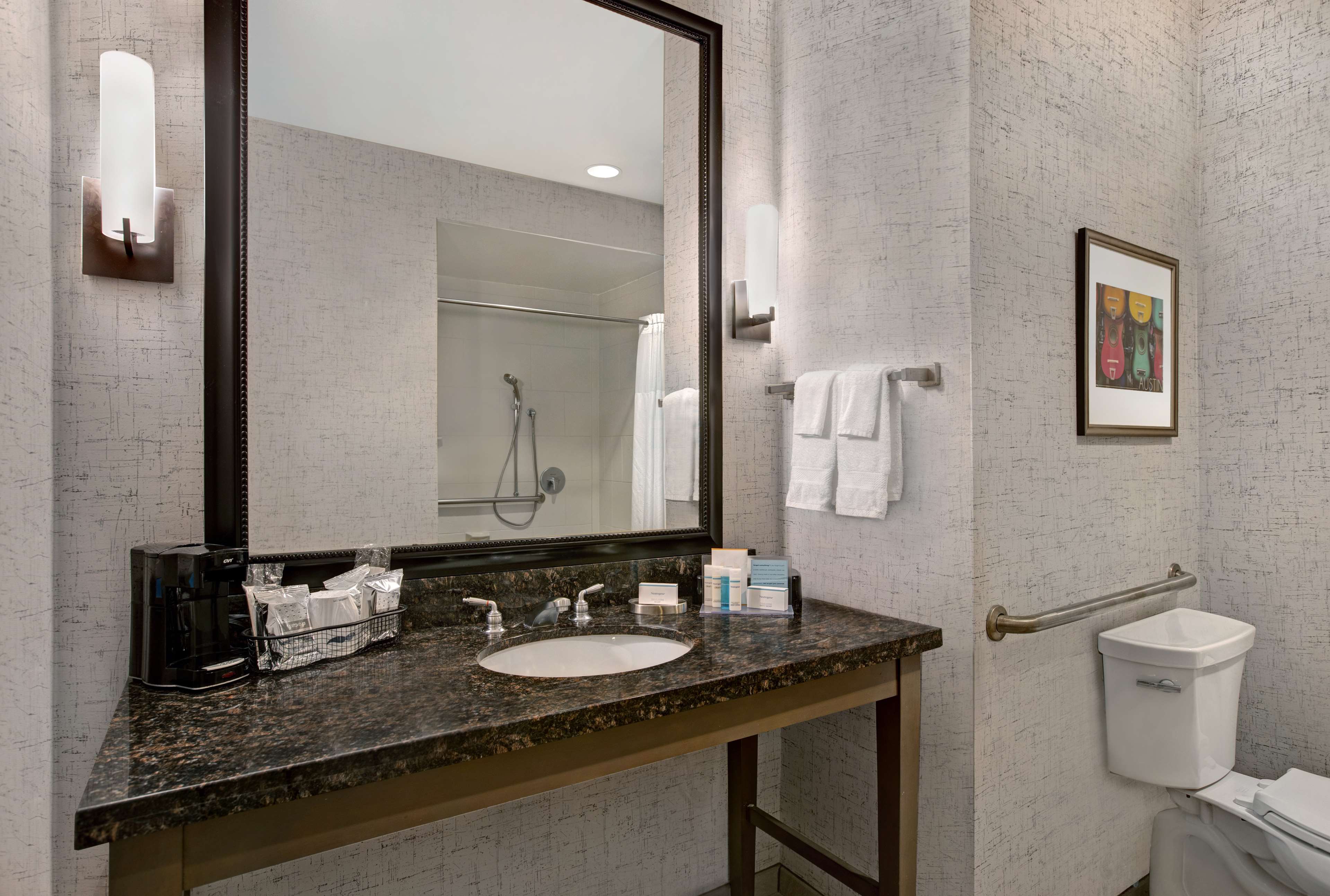 Фото Hilton Garden Inn Austin University Capitol District