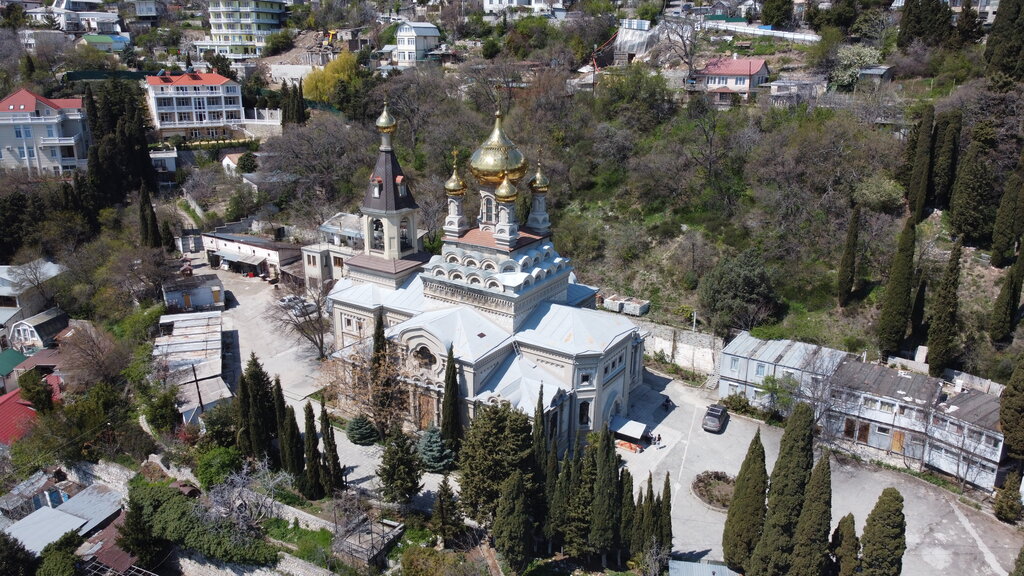 Православный храм Храм Архангела Михаила, Алупка, фото