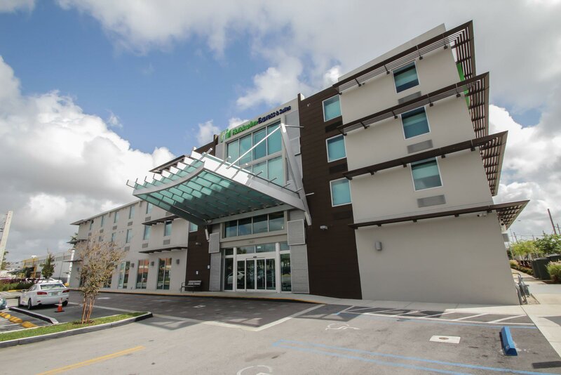 Гостиница Holiday Inn Express & Suites Miami Airport East, an Ihg Hotel в Майами