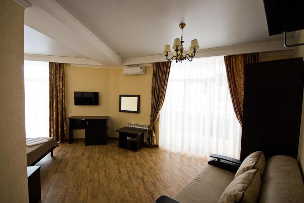 Фото Милана