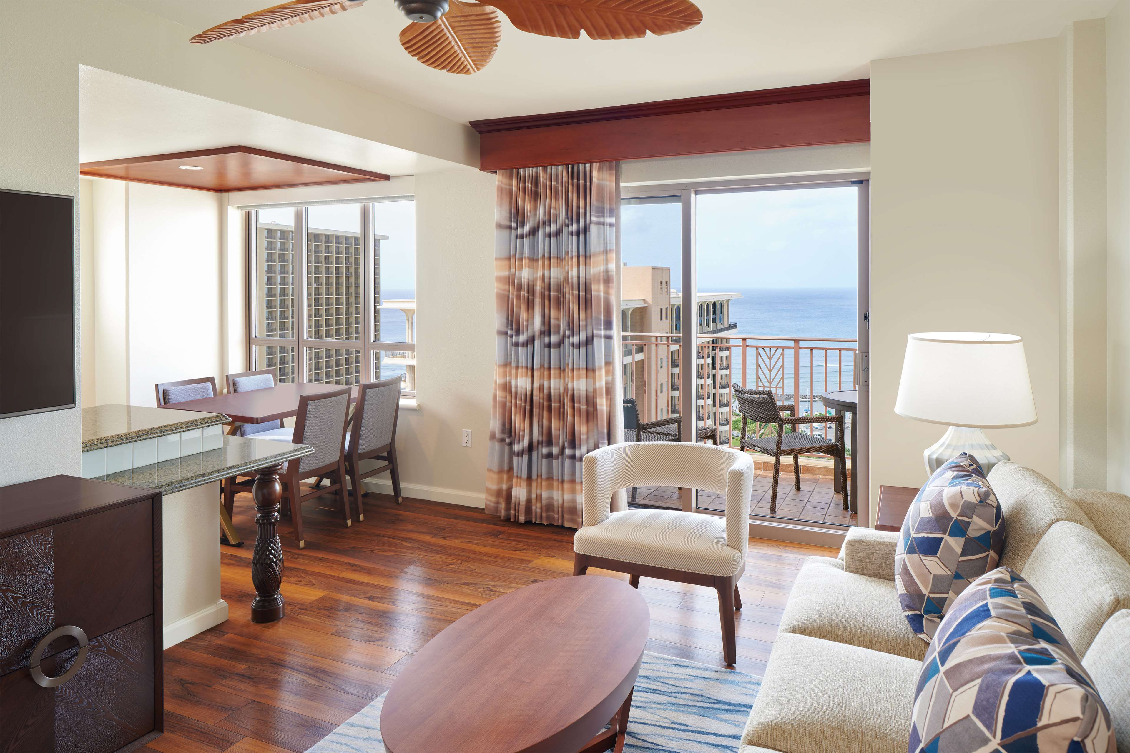 Фото Hilton Grand Vacations Club at Hilton Hawaiian Village