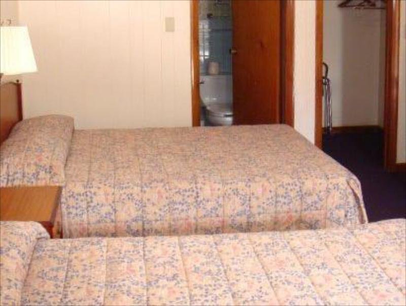 Фото Wesley Inn & Suites