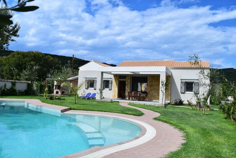 Гостиница Three Stars Luxury Villas