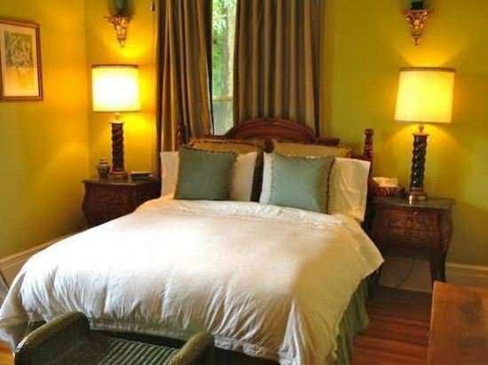 Гостиница Lion's Head Bed & Breakfast в Ниагара-Фолс