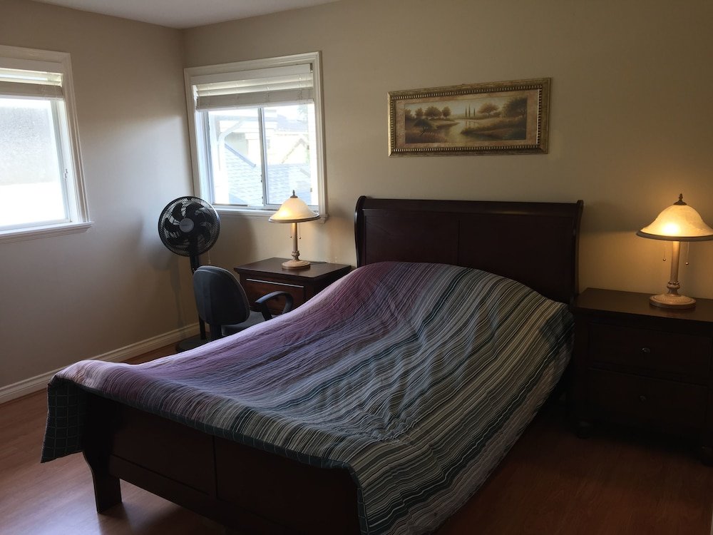 Фото Fraser River Richmond Bed & Breakfast