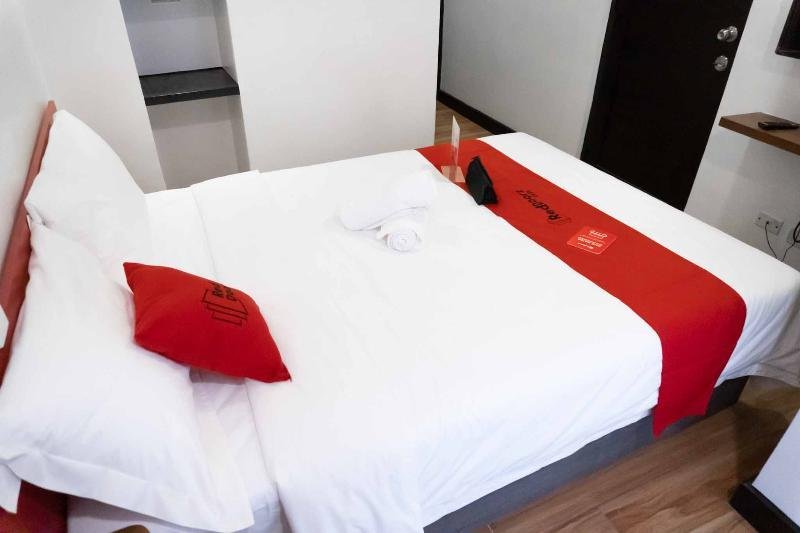 Фото RedDoorz Plus Near Bamboo Organ Las Piñas