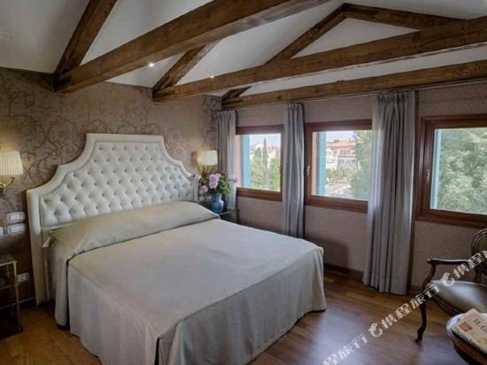 Фото Santa Chiara Hotel