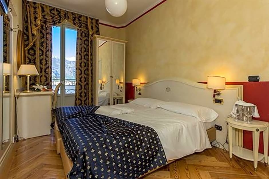 Фото Britannia Excelsior