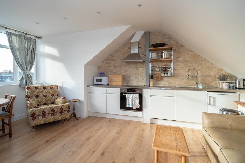 Фото Wonderful 2 bed by Queen's Park, for 6 Guests!