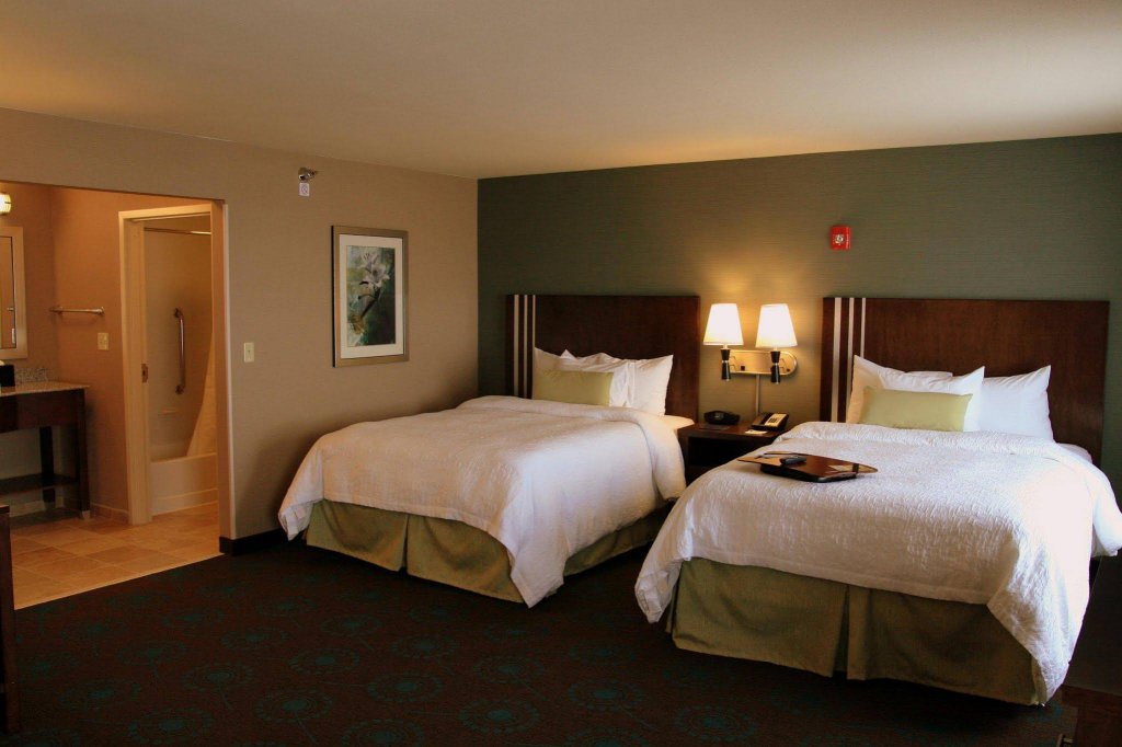 Фото Hampton Inn & Suites Lincoln - Northeast I-80