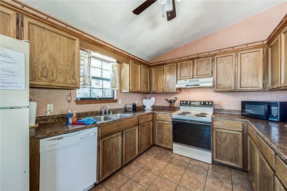 Фото 2 Sisters Mountain Home - Three Bedroom Cabin with Hot Tub